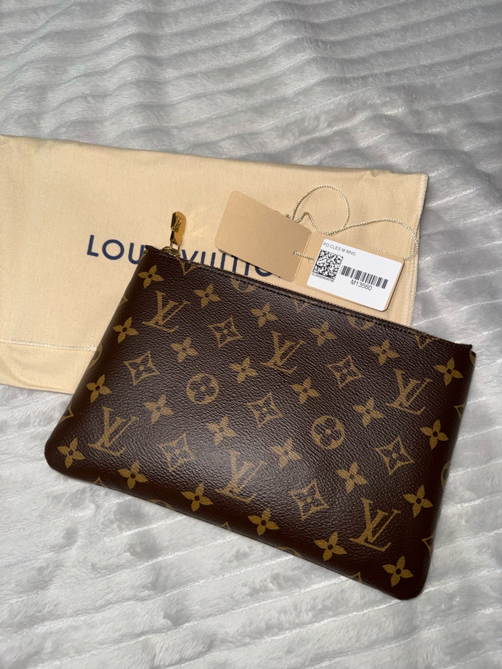 Louis Vuitton Key Pouch Medium - Picture 5 of 15